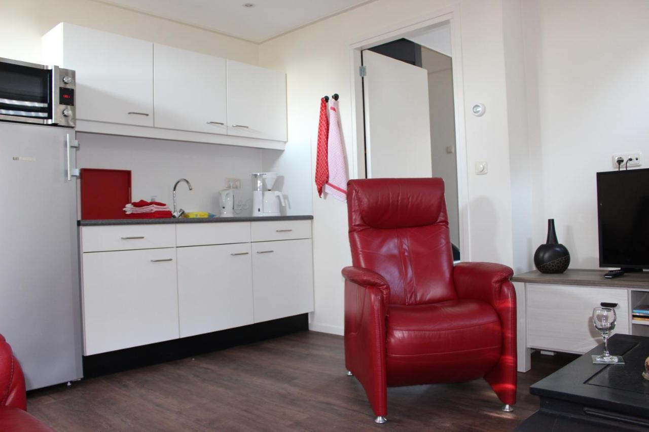 Logement De Garage Sneek Exteriör bild