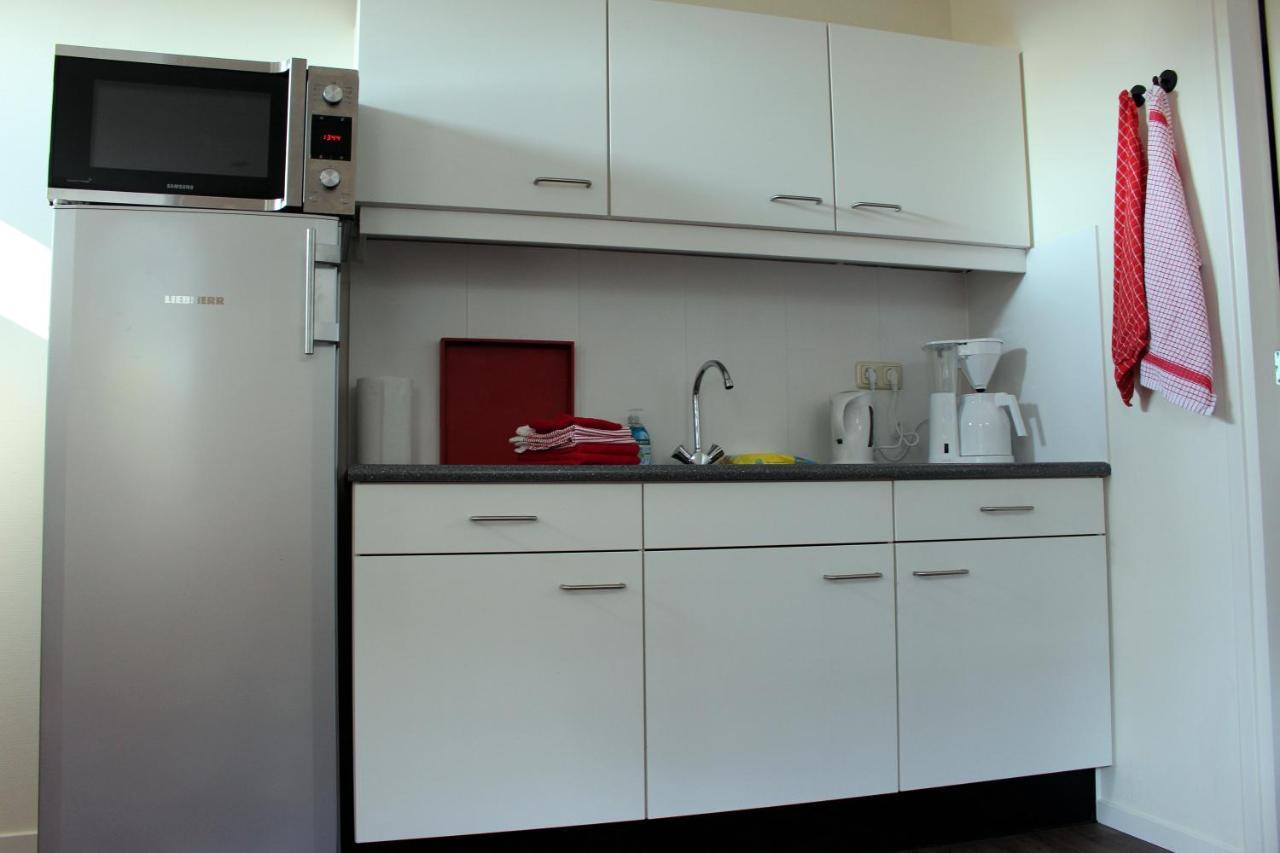 Logement De Garage Sneek Exteriör bild