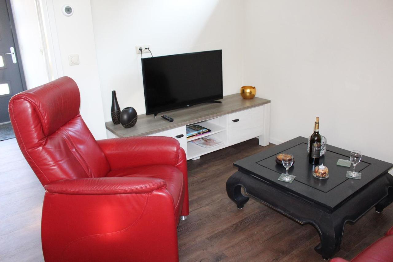 Logement De Garage Sneek Exteriör bild
