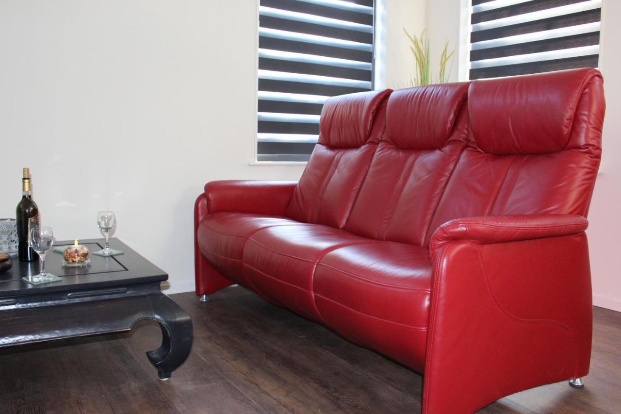 Logement De Garage Sneek Exteriör bild