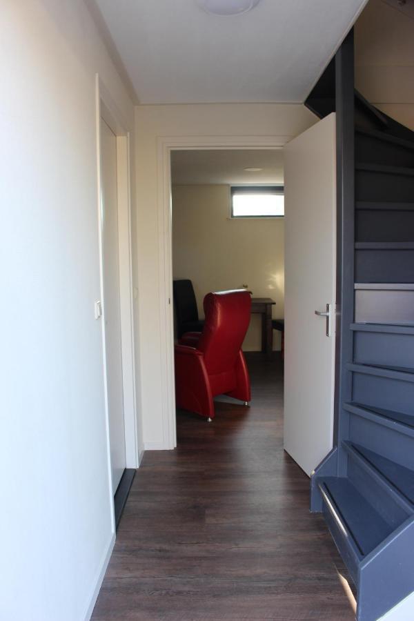 Logement De Garage Sneek Exteriör bild