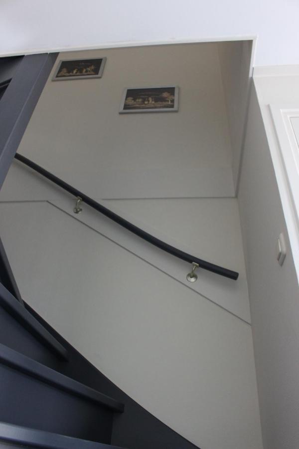 Logement De Garage Sneek Exteriör bild