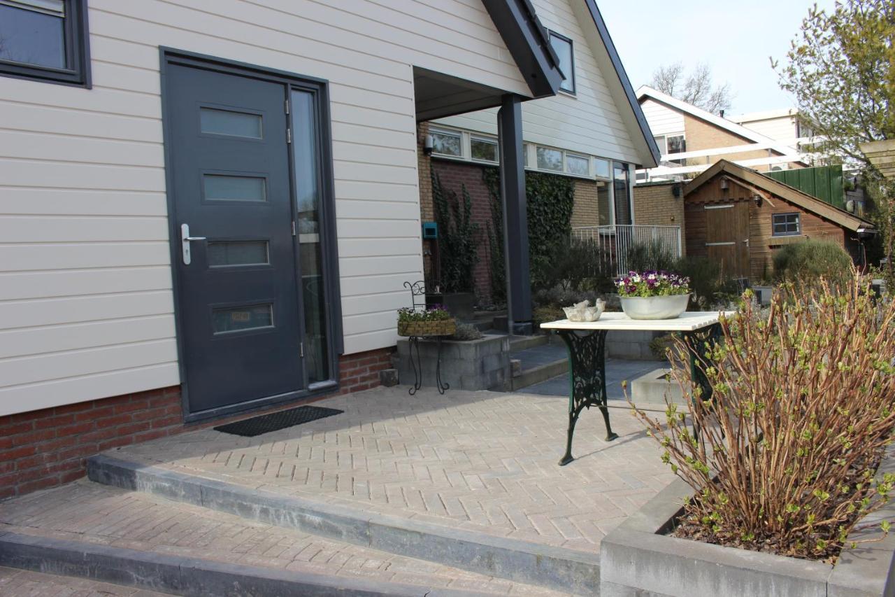 Logement De Garage Sneek Exteriör bild