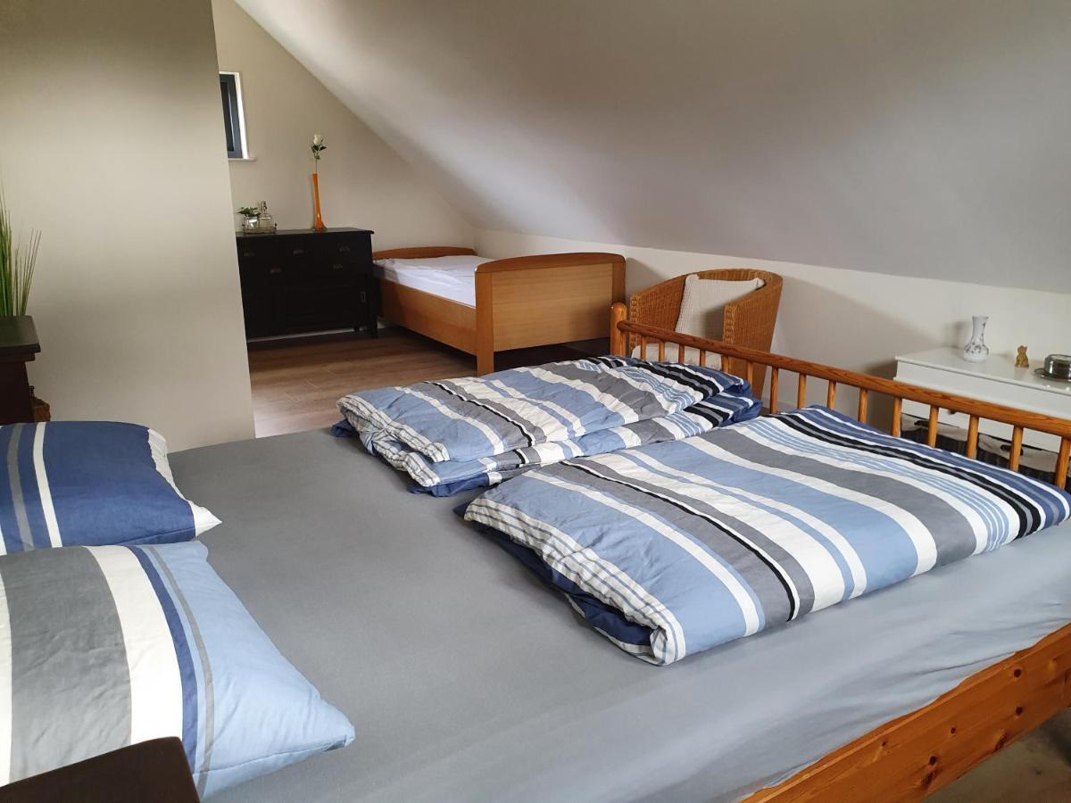 Logement De Garage Sneek Exteriör bild