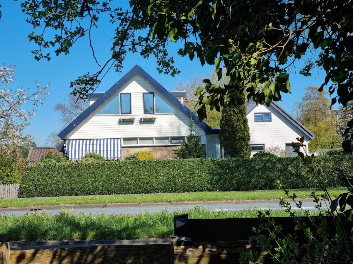 Logement De Garage Sneek Exteriör bild